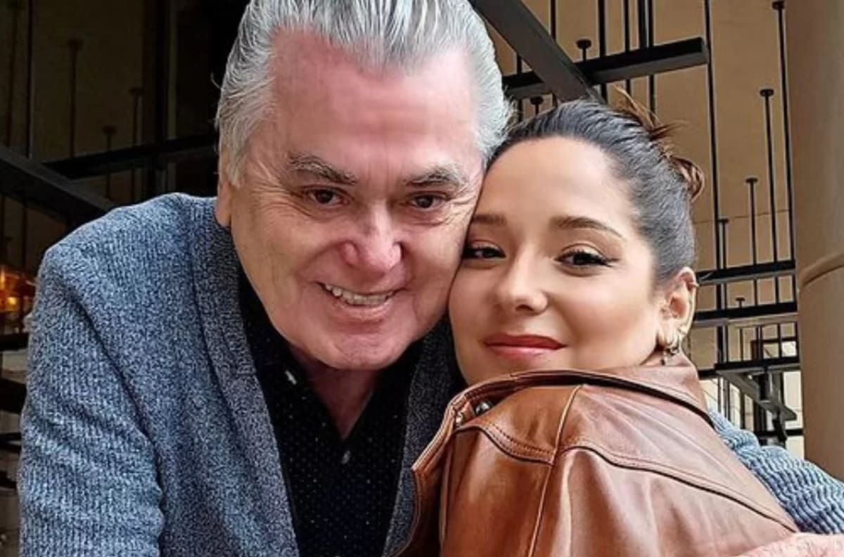 Kel Calderón reacciona a románticas fotos de su padre con misteriosa mujer y genera revuelo en redes