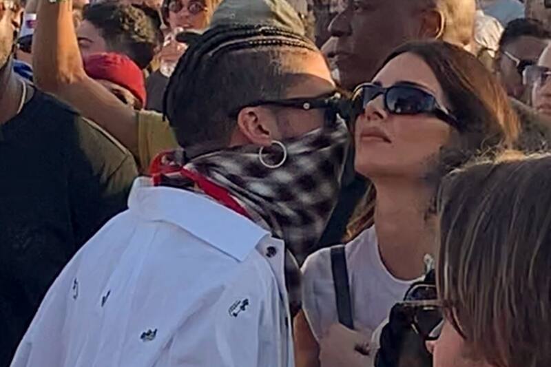 Kendall Jenner y Bad Bunny escucharon juntos a Rosalía   - Créditos: Twitter