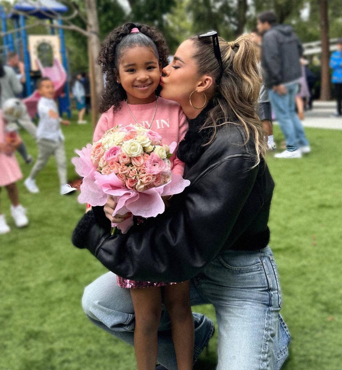La socialité celebró la graduación de su hija True