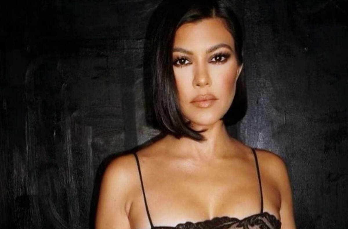 Kourtney Kardashian se tiñe el cabello de rubio y sorprende con el parecido a Kim Kardashian