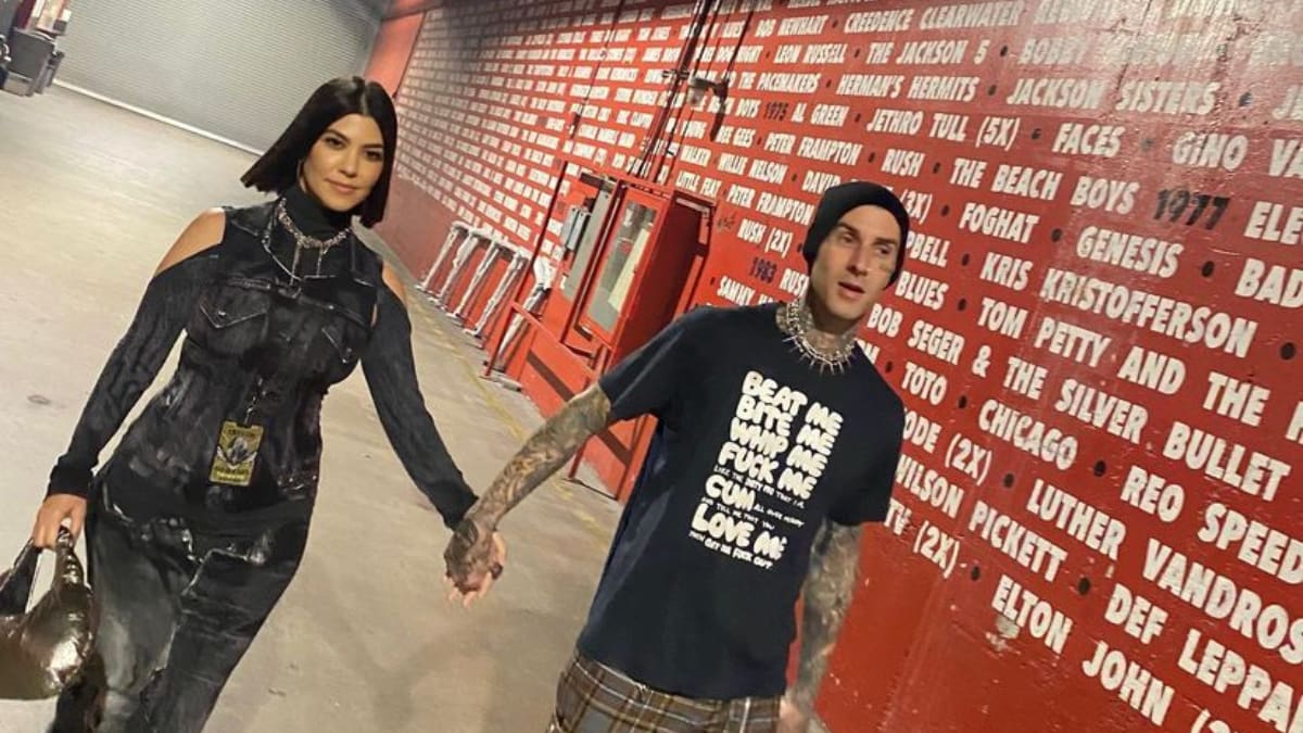 Kourtney Kardashian y Travis Barker le dan la bienvenida a su primer hijo juntos