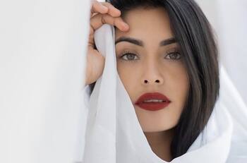 Kristal Silva lució radiante con estos 4 outfits en el día de su boda