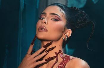 Te contamos la historia detrás del corsé "Nightmare on Elm Street" de Kylie Jenner