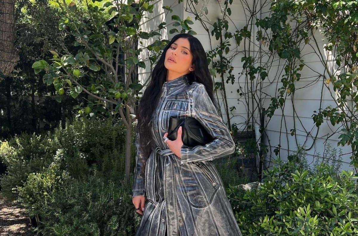 Kylie Jenner sorprende en look de cuero a casi dos meses de haber dado a luz