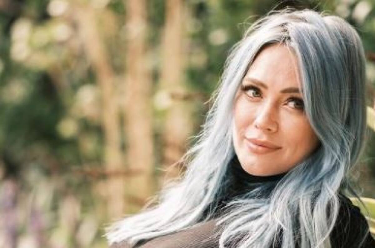 Hilary Duff comparte imágenes íntimas de su parto en casa