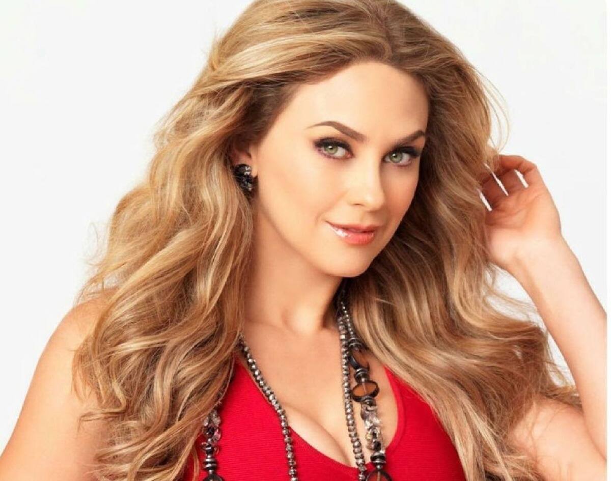 La actriz protagoniza la obra "Por qué los hombres aman a las cabronas" - Créditos: Instagram de @aracelyarambula