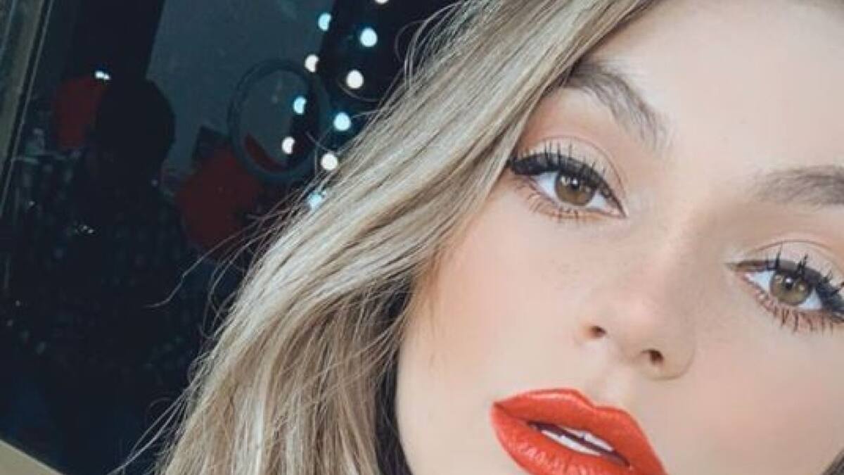 Sofía Castro presume su abdomen de acero