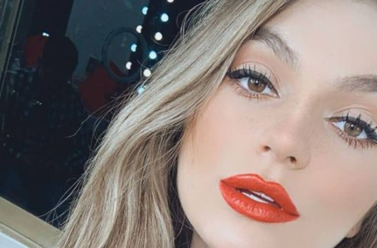 Sofía Castro presume su abdomen de acero