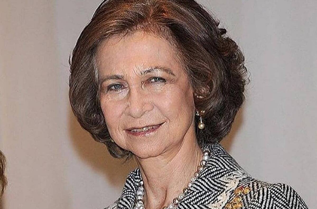 La reina Sofía sorprende con un conjunto de estampado de flores que la hace ver de maravilla y joven