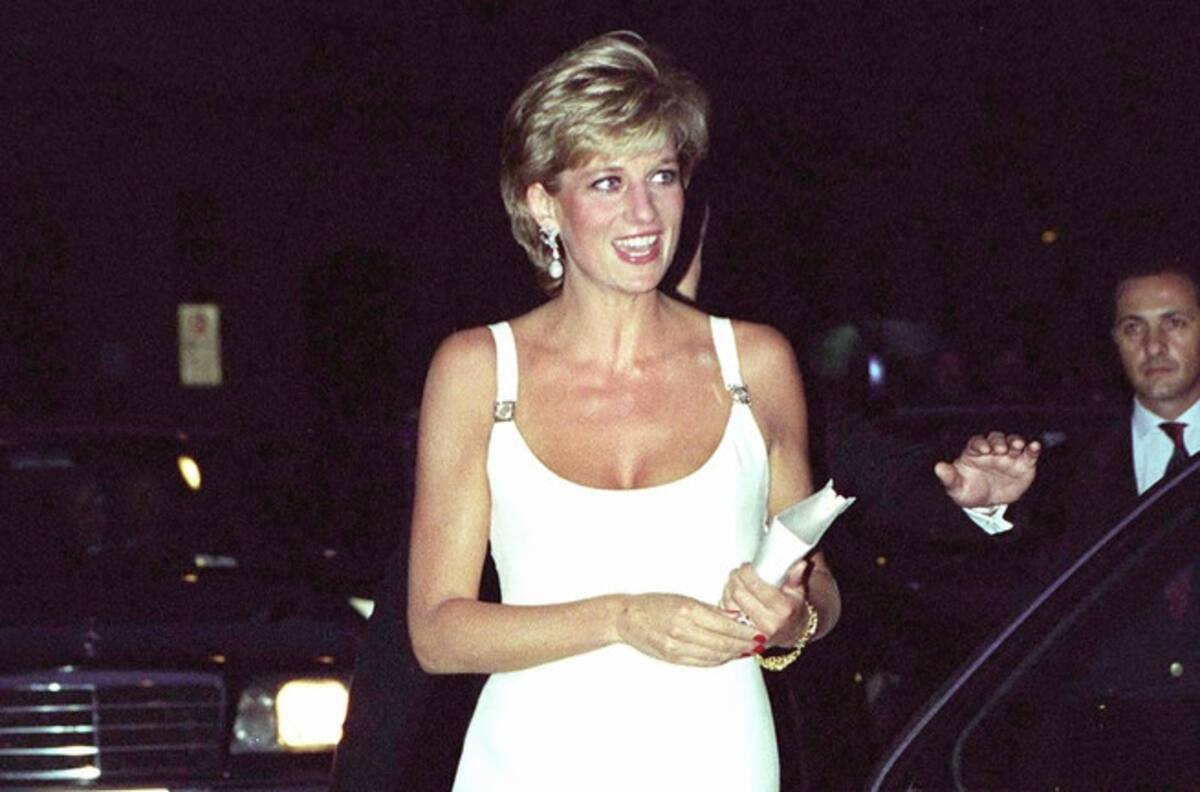 Lady Di impone el estilo de sus zapatos entre duquesas y princesas