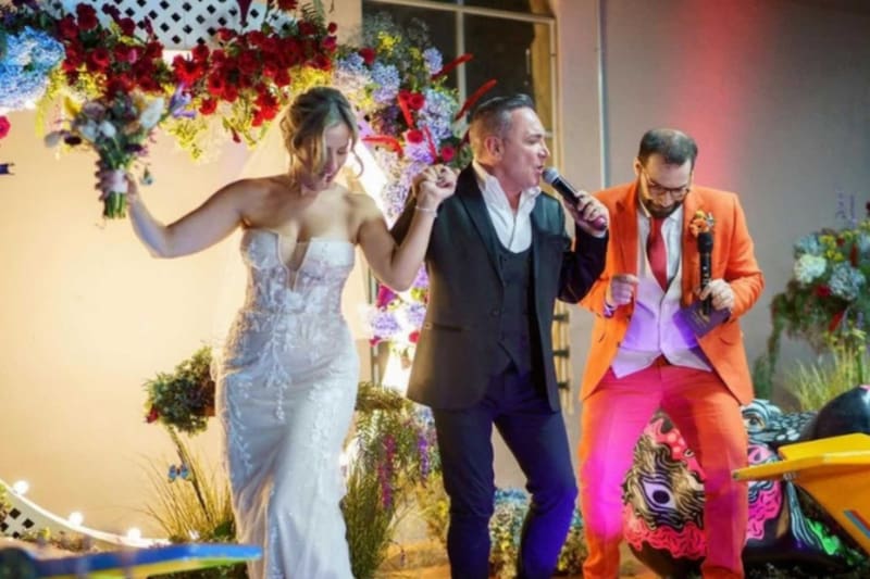 En 2024 se casaron, pero semanas después se conoció una infidelidad del comunicador.