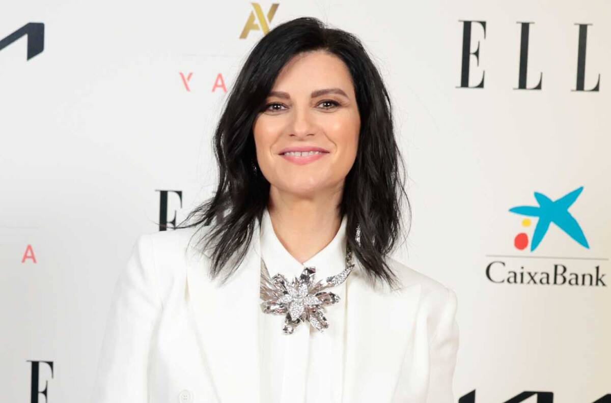 Mon Laferte y Christian Nodal se unen en emotivo homenaje a Laura Pausini en los Grammy Latinos