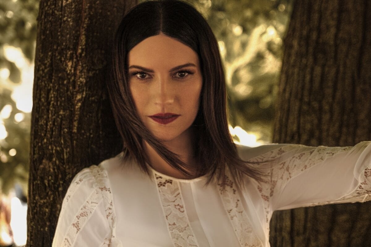 Laura Pausini Su hija vistió un vestido blanco largo también. - Créditos: Instagram