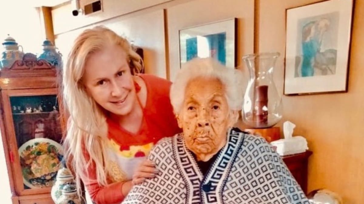 Thalía ignora petición de su hermana para sumarse a la demanda por los abusos que sufrió su abuela