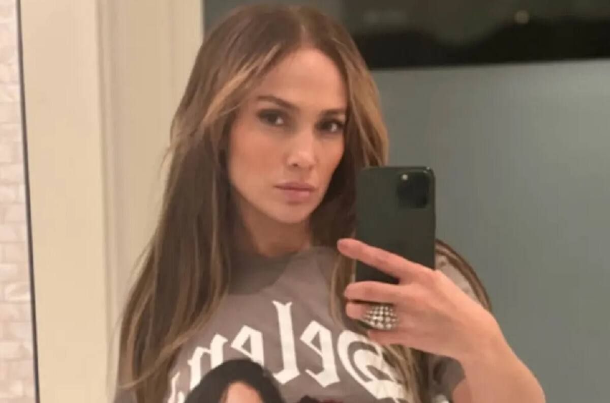 Adiós extensiones: Jennifer López luce irreconocible en la Semana de Alta Costura de París