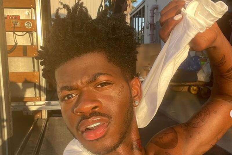 Lil Nas X El rapero presume sus dotes de patinador - Créditos: Instagram @lilnasx