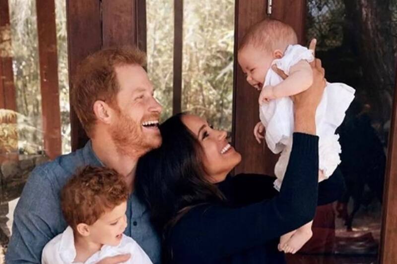 Lilibet y Archie Los duques de Sussex esperan que sus hijos sean tratados igual que los del príncipe y princesa de Gales.  - Créditos: Instagram