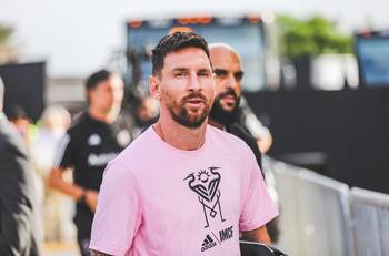¿Cuánto le costó? El impresionante Bentley con el que Lionel Messi se pasea por las calles de Miami