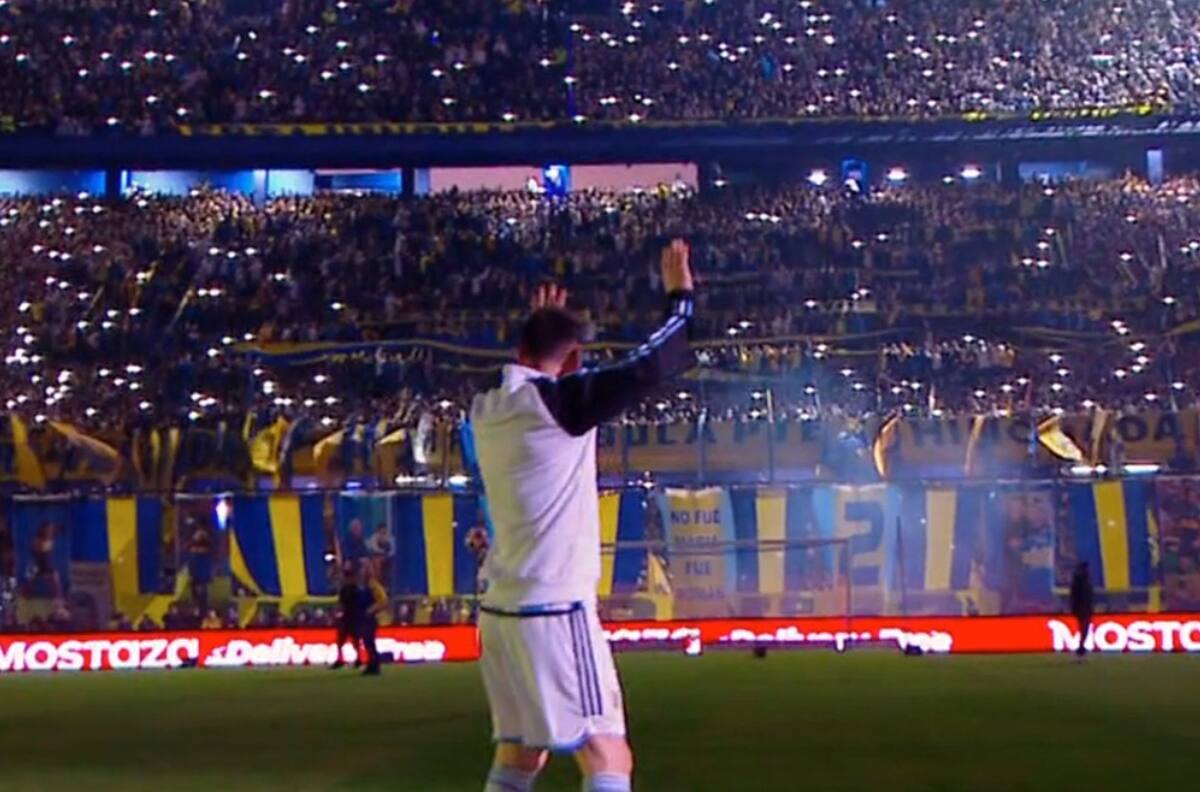 VIDEO | El increíble recibimiento de La Bombonera a Lionel Messi en la despedida de Riquelme
