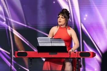 “Hay días donde debo salir al escenario luego de llorar media hora porque me entero de que mi mamá no tiene agua ni luz en Cuba”