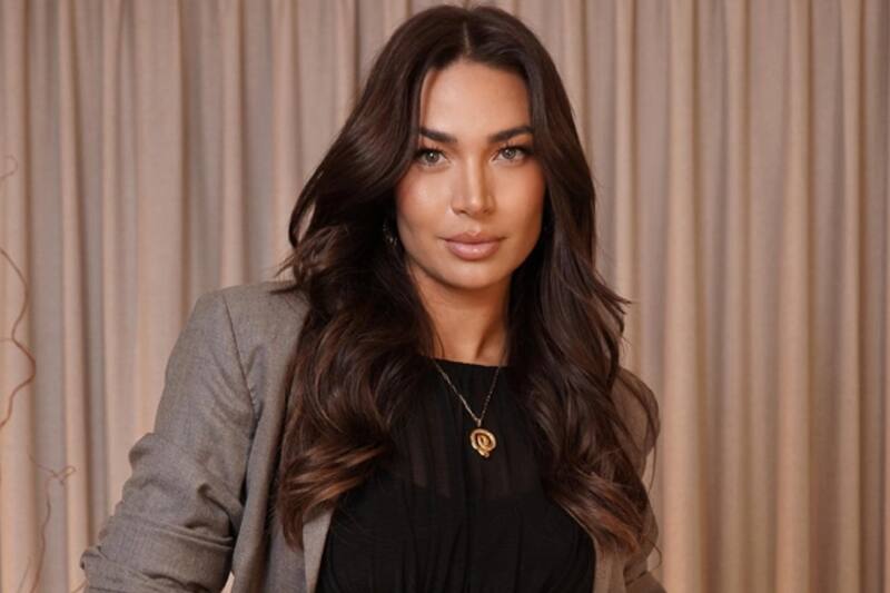 La modelo cubana sacó ronchas por vender coche usado a 700 mil pesos.