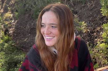 Casual y divertida: así fue el look de Laura de la Fuente en el segundo día de Lollapalooza 2023