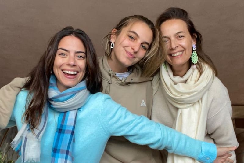Lorenza Izzo Compartió una tierna postal junto a su madre y hermana en su boda. - Créditos: Instagram