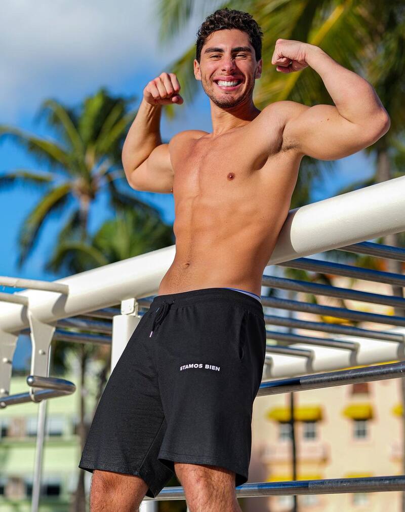 Mucho de su contenido lo hace para modelar su marca, Stamos Bien.