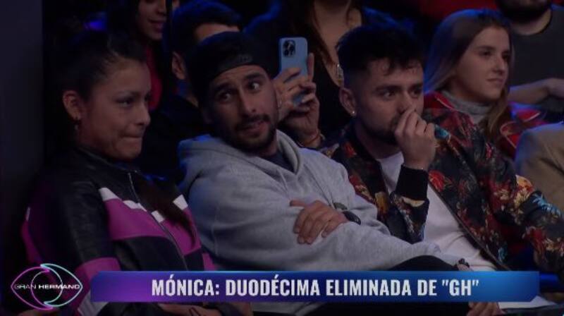Vivi Acevedo, Ariel Wuth, Fernando Altamirano y Trinidad Cerda, ex jugadores de "Gran Hermano" Chile, asisten al panel.