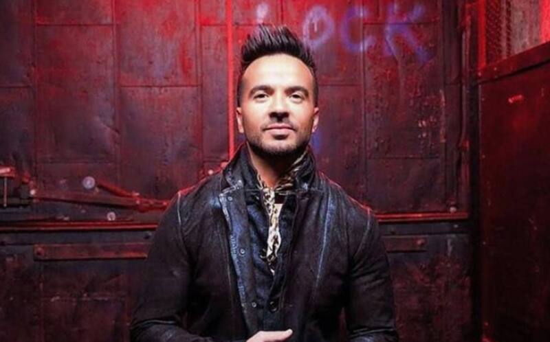 Luis Fonsi y su nuevo hit musical "Santiago".