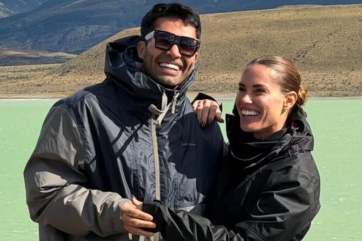 La española vive un intenso romance con el Mago.