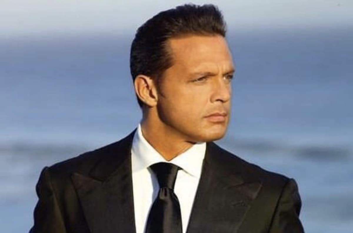 Así lucía Luis Miguel, hace 25 años, con uniforme de fútbol en el Estadio Azteca