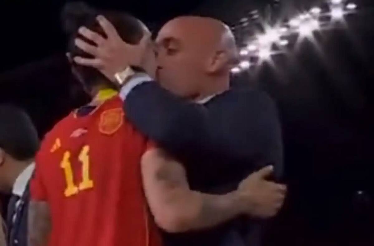 VIDEO | “Fue un gesto inaceptable”: Presidente de España y polémico beso de Luis Rubiales en festejo de la Selección