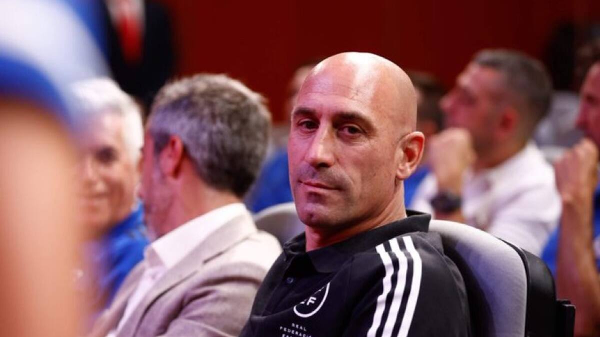 VIDEO | Nuevo registro revela “exceso de cariño” del polémico presidente de la Federación de España con sus jugadoras