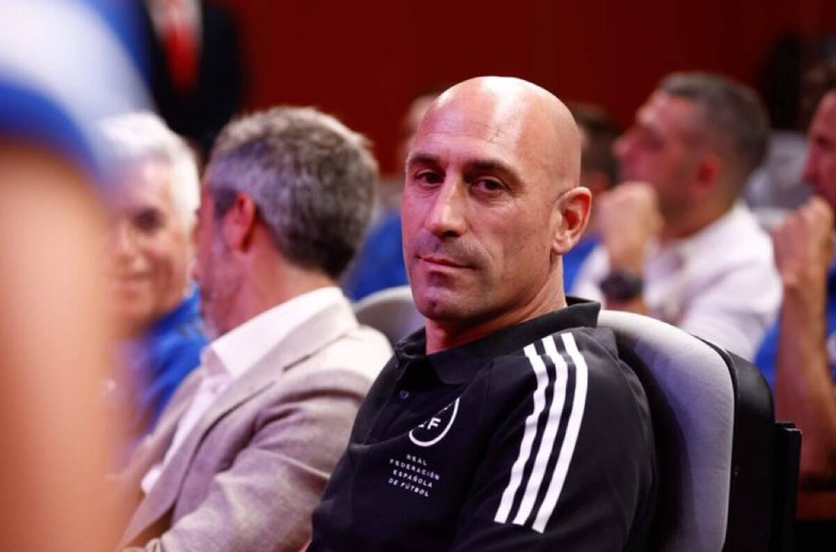 VIDEO | Nuevo registro revela “exceso de cariño” del polémico presidente de la Federación de España con sus jugadoras