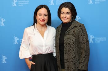 Paulina Urrutia y Maite Alberdi deslumbran en la Alfombra Roja de los Premios Goya 2024