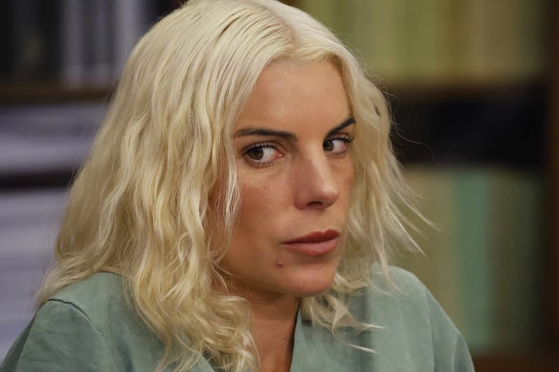 La parlamentaria sorprendió con nuevo cambio de look.