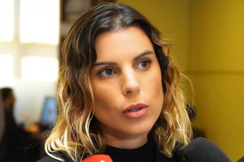 La parlamentaria lució irreconocible con nuevo look.