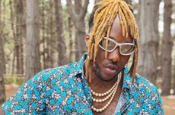 Makoli, hermano de Polimá Westcoast, lanza su disco debut con un sonido ligado al indie pop