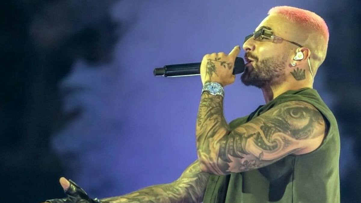 VIDEO: Maluma le cumple sus deseos a dos fans en pleno concierto en Ciudad de México