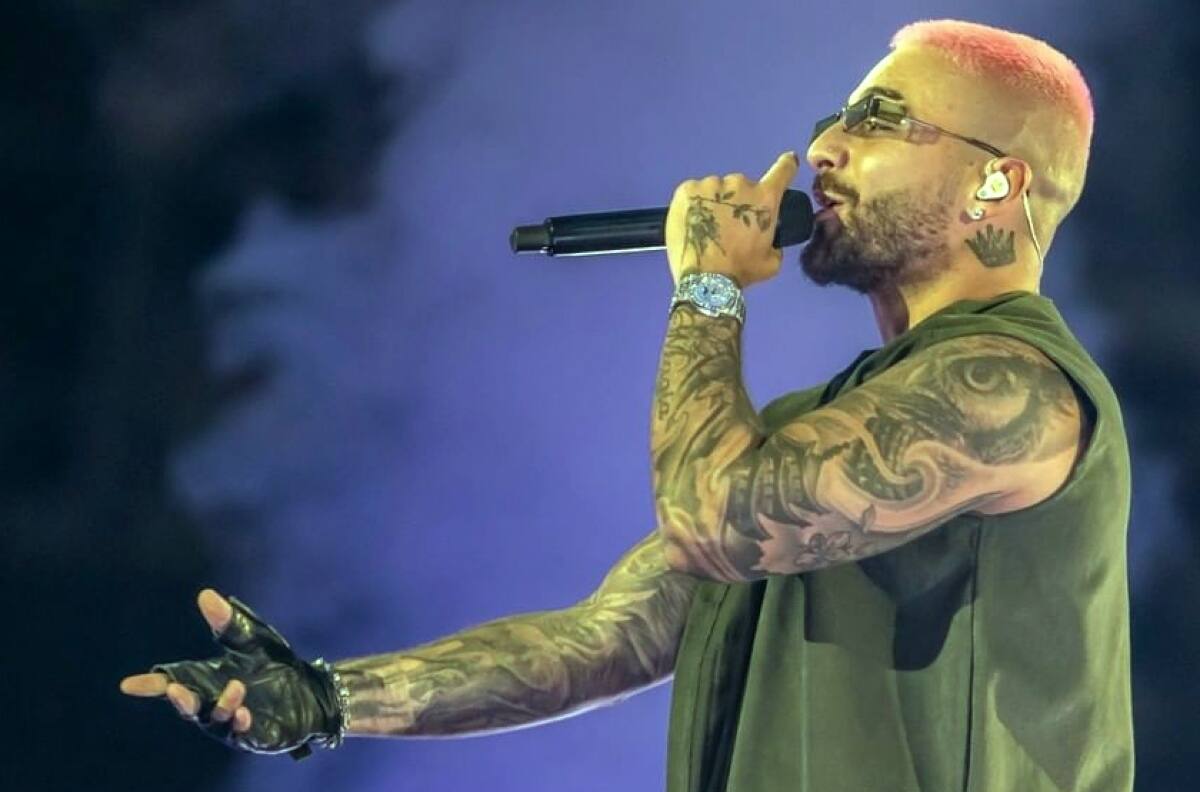 VIDEO: Maluma le cumple sus deseos a dos fans en pleno concierto en Ciudad de México
