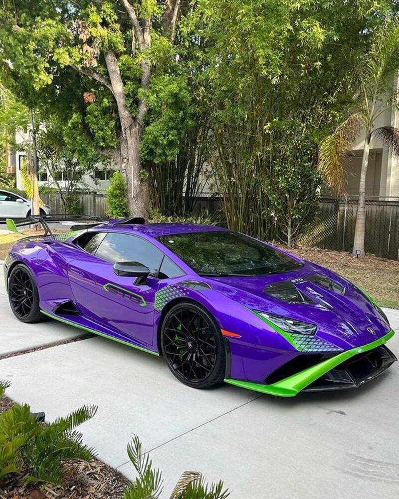 Marcelo Ríos presentó su lujoso auto.