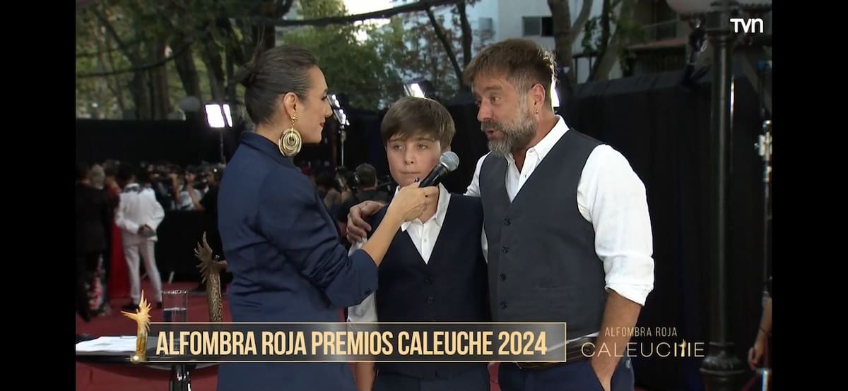 Marcial Tagle se mostró muy feliz de poder asistir a los Premios Caleuche con su hijo.
