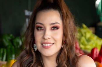 María José Quintanilla une en matrimonio simbólico a pareja de damnificados por los incendios