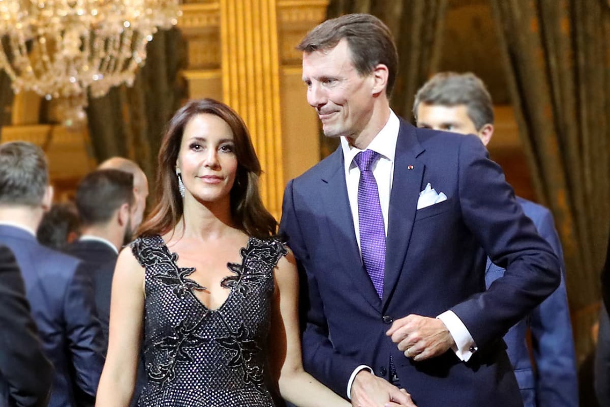 se quedará en Estados Unidos y no participará de la abdicación.
