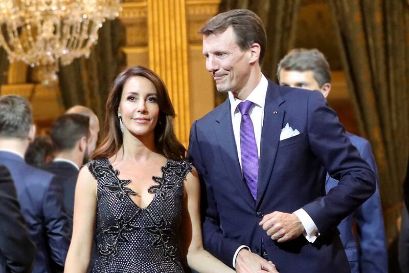 se quedará en Estados Unidos y no participará de la abdicación.