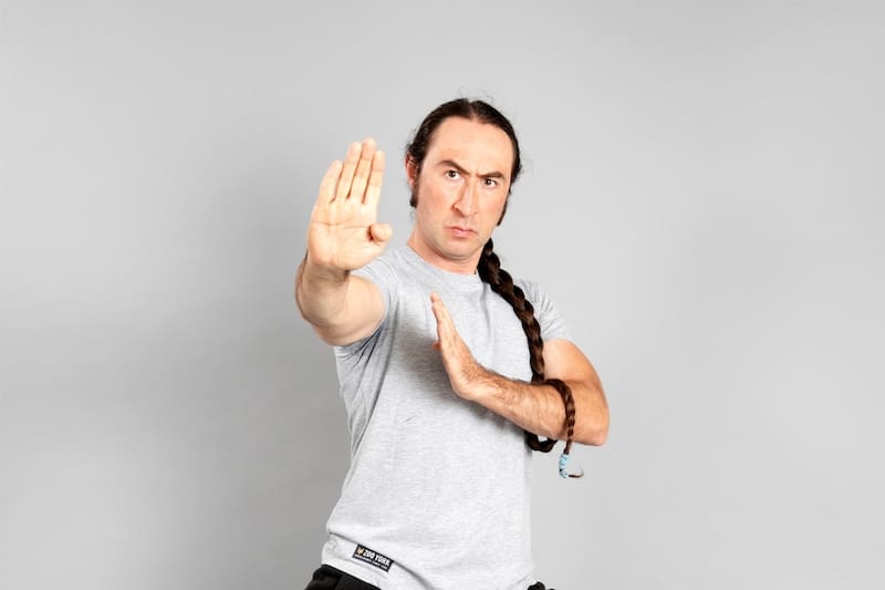 y la verdad de su pelo largo.