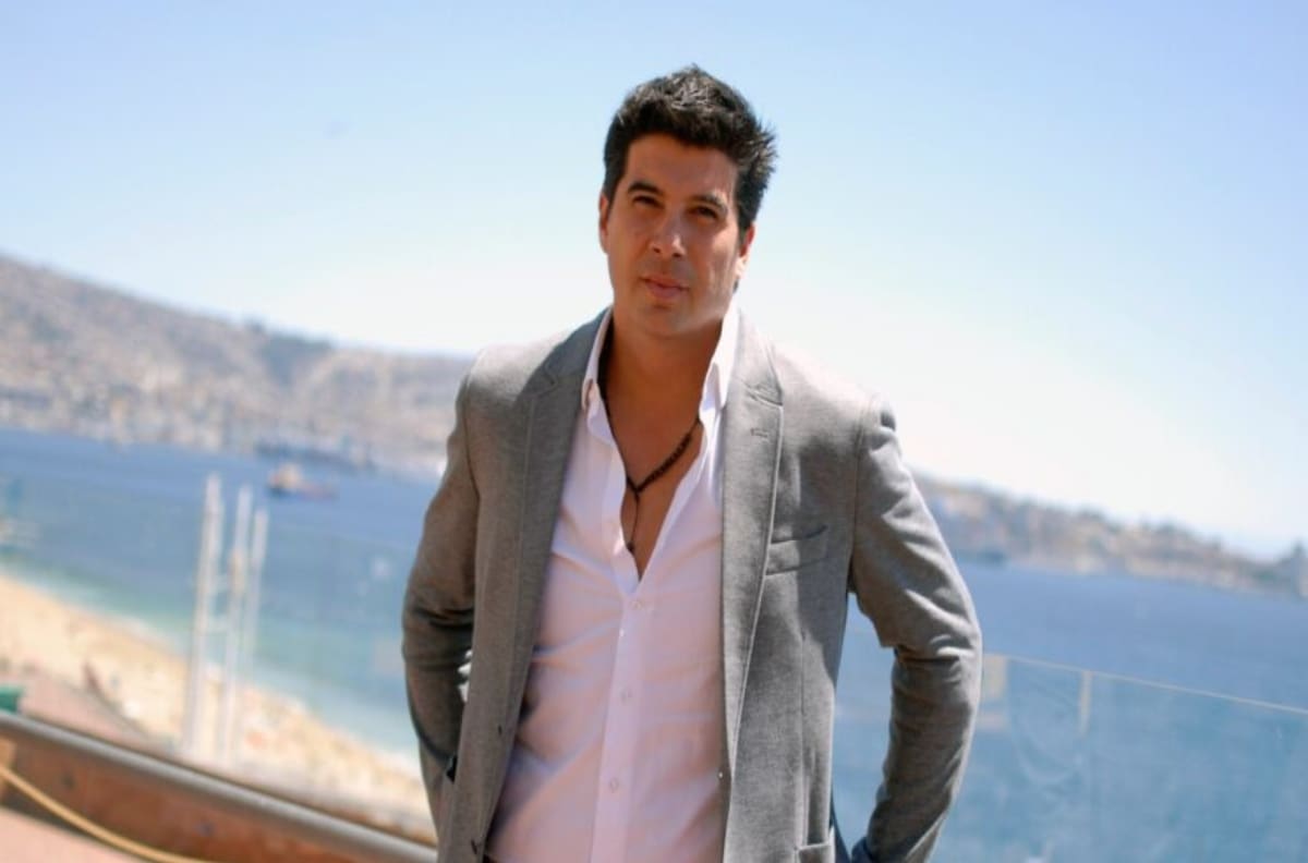 “Solo tengo ojos para tí”: Mario Velasco dedica romántico saludo a una desconocida pretendiente