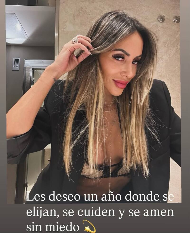 La empresario optó por el negro.