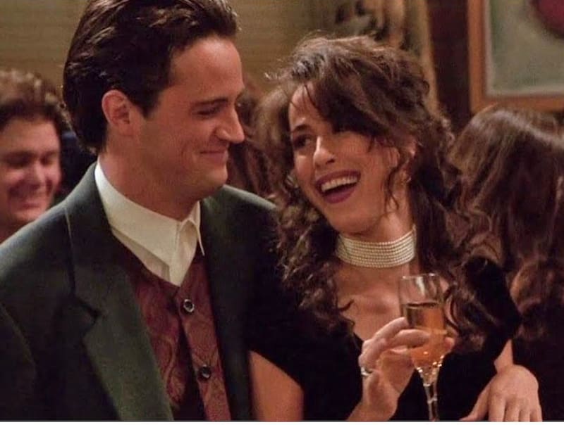 Matthew Perry y Maggie Wheeler.